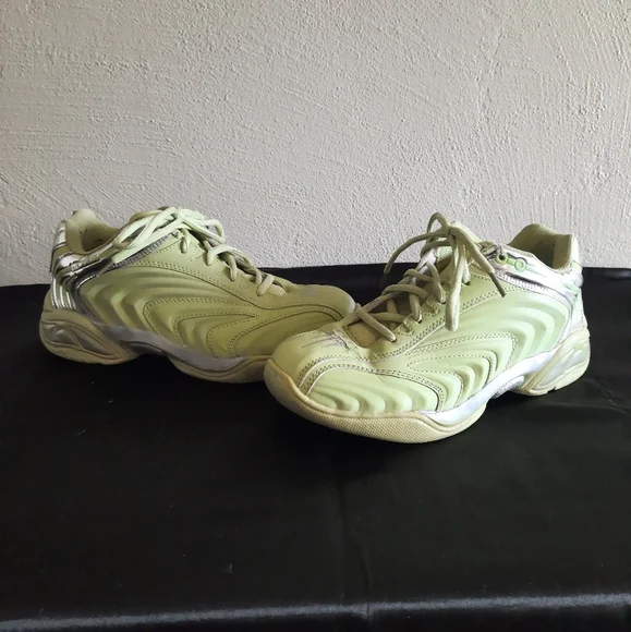 Men's Size 8 Shoes - Picture 2 of 2